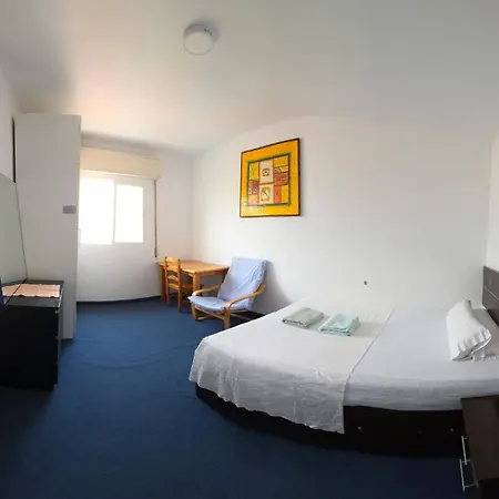 Privada Centro Cerca Tren Maria Zambrano Y Playa Muy Buena Conexion Wifi Проживание в семье *