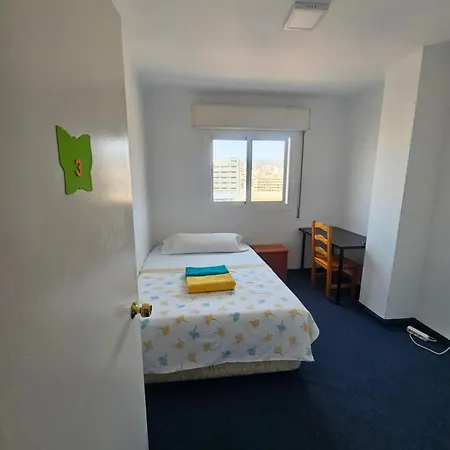 Privada Centro Cerca Tren Maria Zambrano Y Playa Muy Buena Conexion Wifi Проживание в семье *