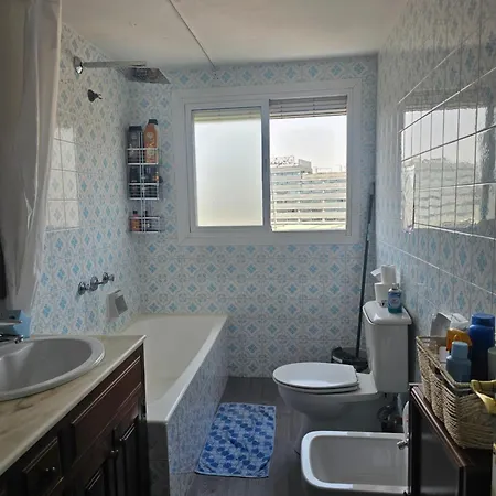 Privada Centro Cerca Tren Maria Zambrano Y Playa Muy Buena Conexion Wifi Проживание в семье Малага