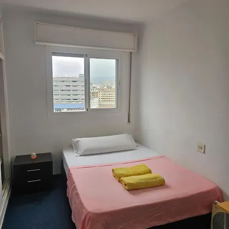 Privada Centro Cerca Tren Maria Zambrano Y Playa Muy Buena Conexion Wifi Проживание в семье Малага