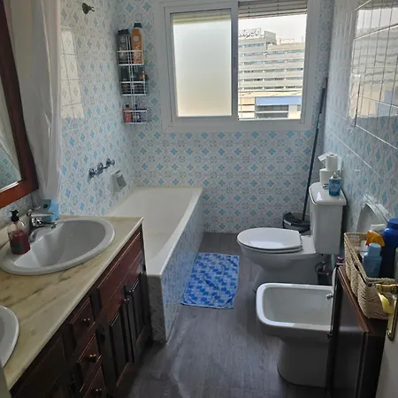 Privada Centro Cerca Tren Maria Zambrano Y Playa Muy Buena Conexion Wifi Проживание в семье Малага
