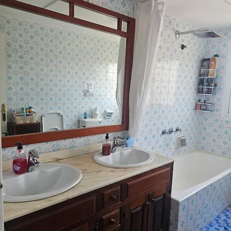 Проживание в семье Privada Centro Cerca Tren Maria Zambrano Y Playa Muy Buena Conexion Wifi Малага