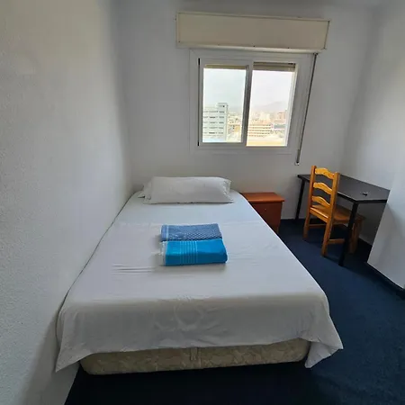 홈스테이 Privada Centro Cerca Tren Maria Zambrano Y Playa Muy Buena Conexion Wifi
