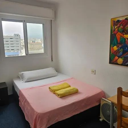Privada Centro Cerca Tren Maria Zambrano Y Playa Muy Buena Conexion Wifi 홈스테이 말라가